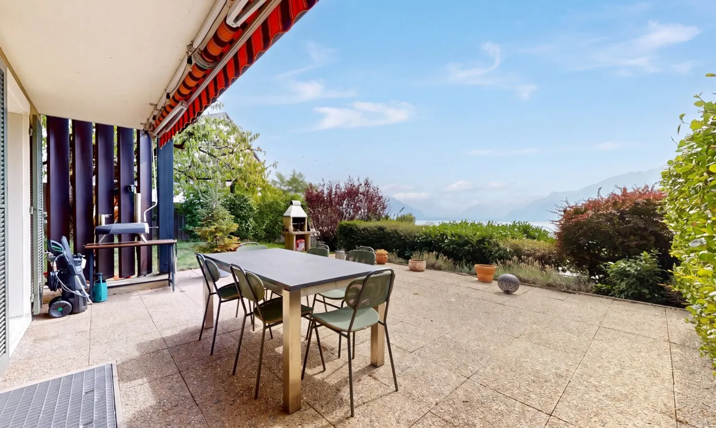 Incantevole duplex con vista mozzafiato sul lago e sulle Alpi - Foto 2 di 11