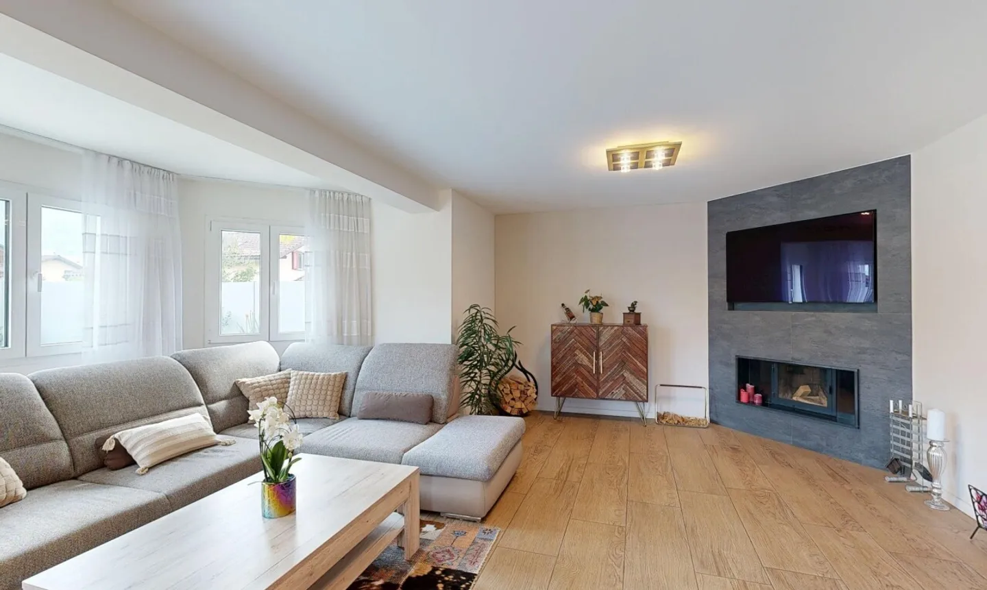 Renovated detached house with swimming pool and landscaped garden in Collombey - Photo 3 of 11