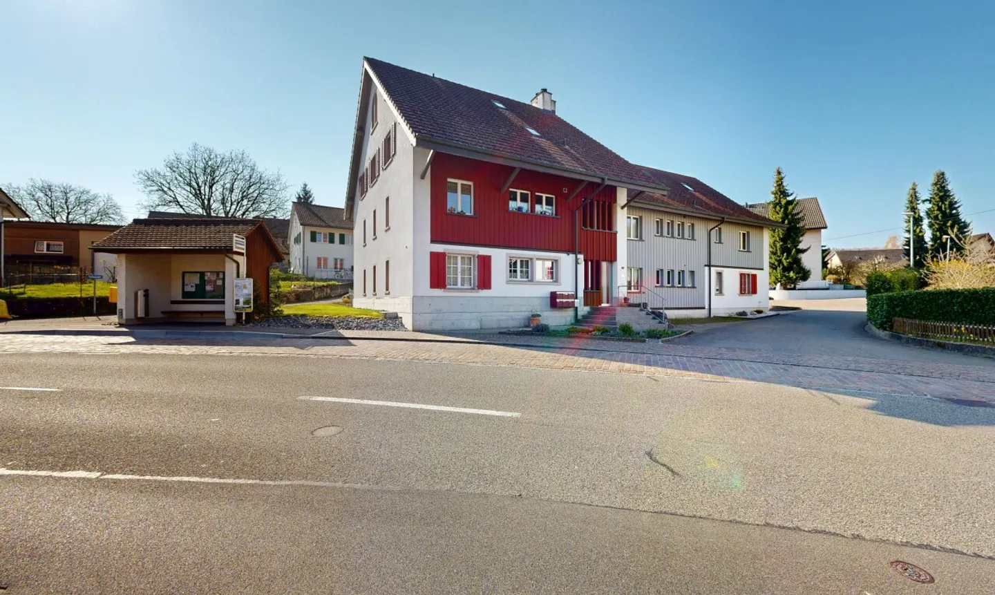 Stylish 4.5-room attic maisonette with charm and comfort - Photo 1 of 11