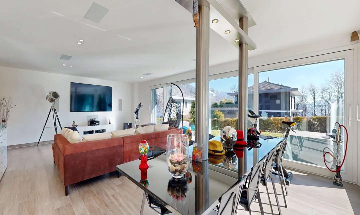 Spaziosa casa familiare con terrazze, giardino e volumi generosi - Foto 4 di 11