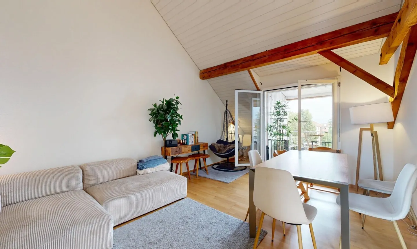 Charmante appartement sous les combles de 3,5 pièces avec balcon dans un endroit calme à Bâle - Photo 2 sur 11