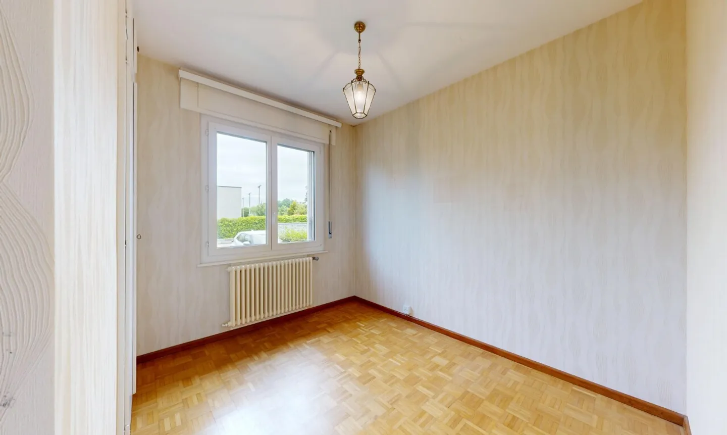 Villa to renovate with great potential, unique opportunity in Vessy - Photo 9 of 11