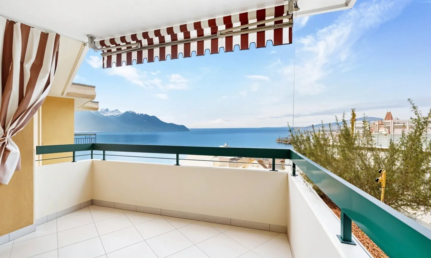 Stupendo appartamento ristrutturato di 4.5 stanze con vista lago a Montreux-Territet - Foto 1 di 11