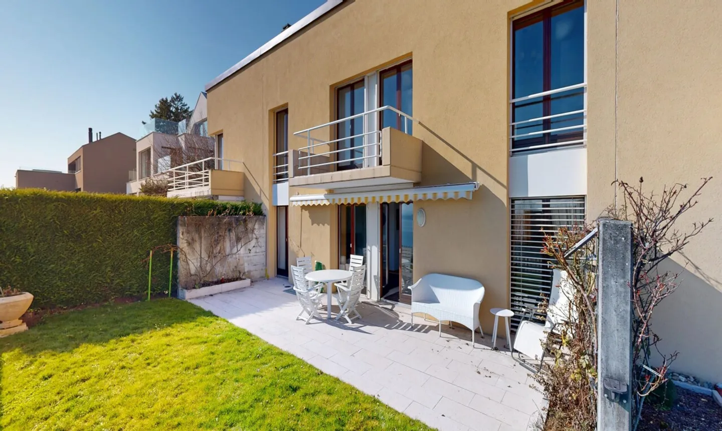 Magnifique villa mitoyenne avec vue sur le lac - Foto 1 von 11