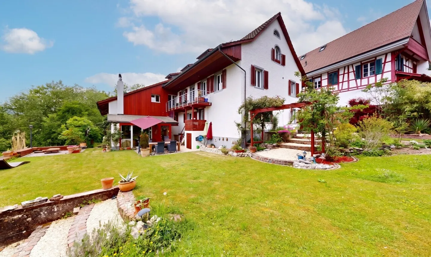 Maison historique de 4 familles au bord de la Surb avec jardin et maison de cheminée - Photo 1 sur 11