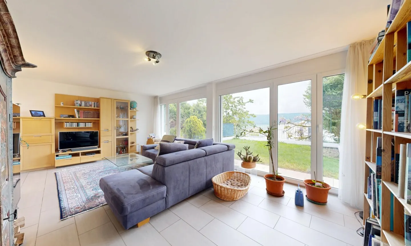 Spacious 6.5-room villa with landscaped garden in Cernier - Photo 7 of 11