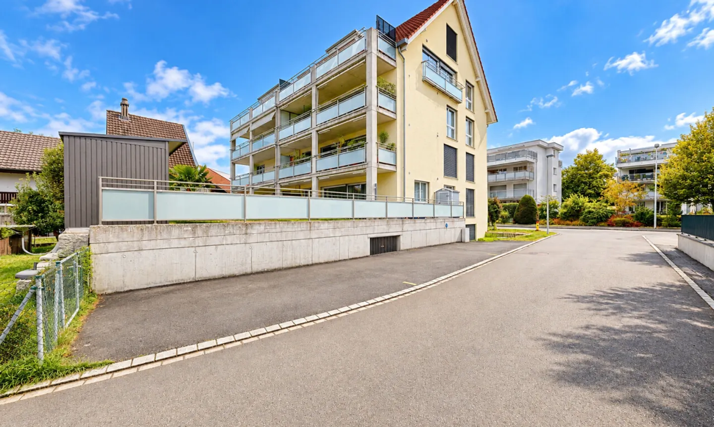 Appartement Duplex de 5,5 pièces avec Terrasses Spacieuses à Niederglatt - Photo 1 sur 11