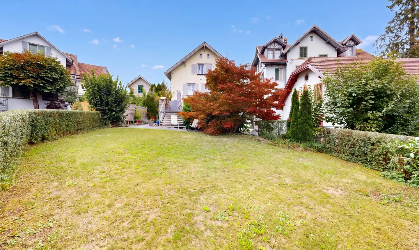 Detached 4.5-room house with commercial space in Langnau am Albis - Photo 2 of 11