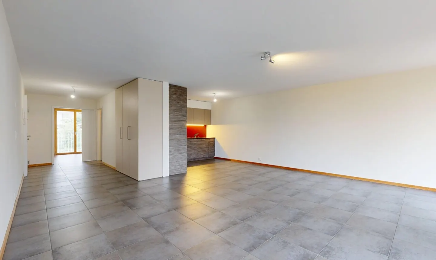 Elegant 3.5 rooms with large balcony and nursery in the building - Photo 3 of 11