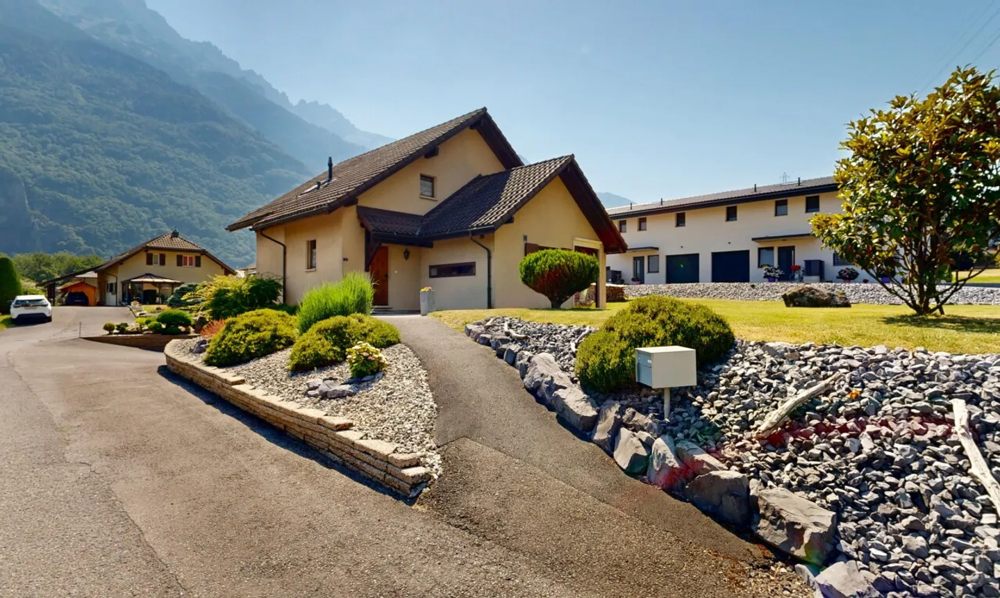 Villa familiale spacieuse à St-Maurice - Photo 2 sur 11
