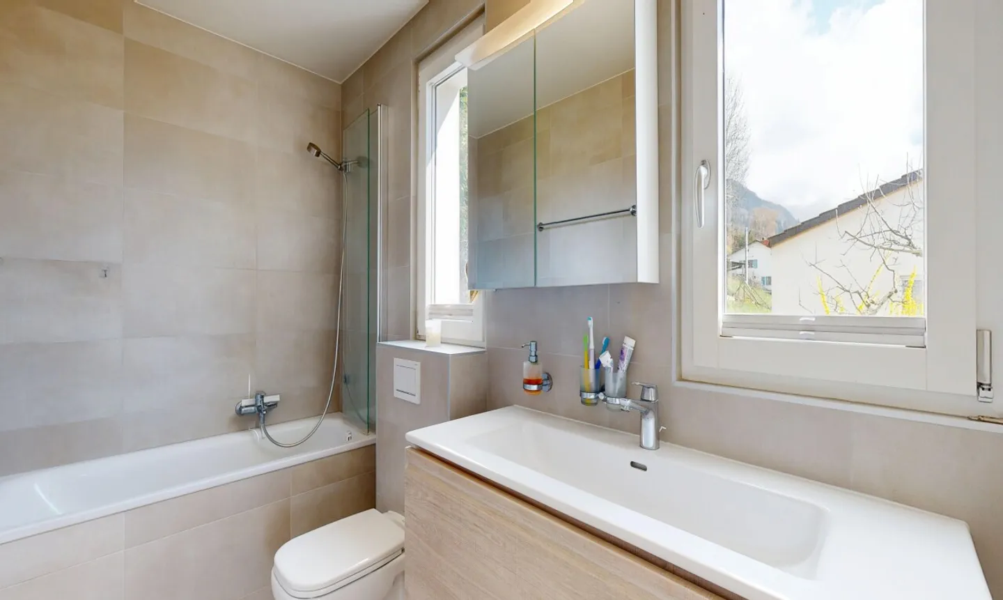 Casa familiare ristrutturata nel cuore di Blonay, a pochi passi dal centro - Foto 8 di 11