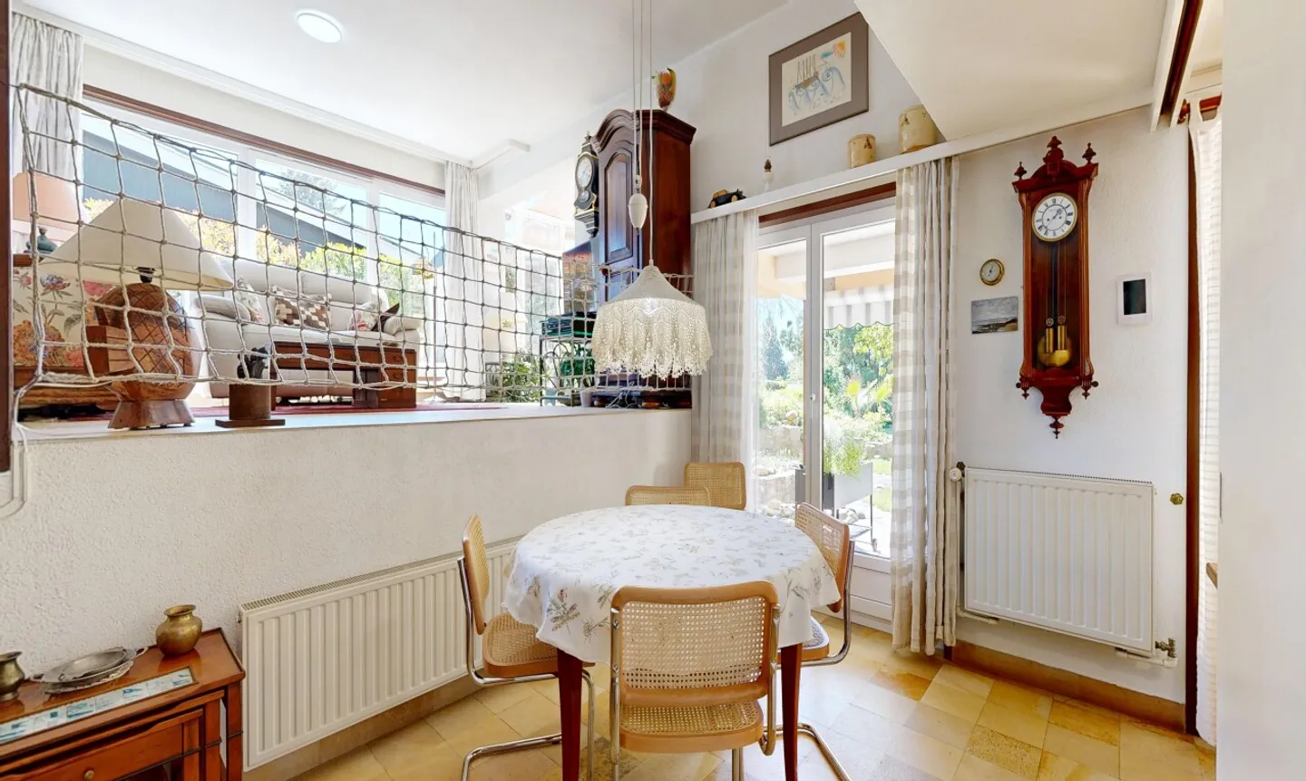 Architect-designed villa with large garden and unique potential! - Photo 7 of 11