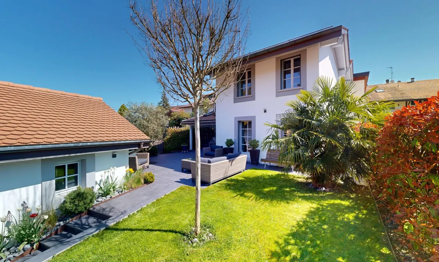 Elegance and comfort in a family home with garden in Satigny - Photo 1 of 11