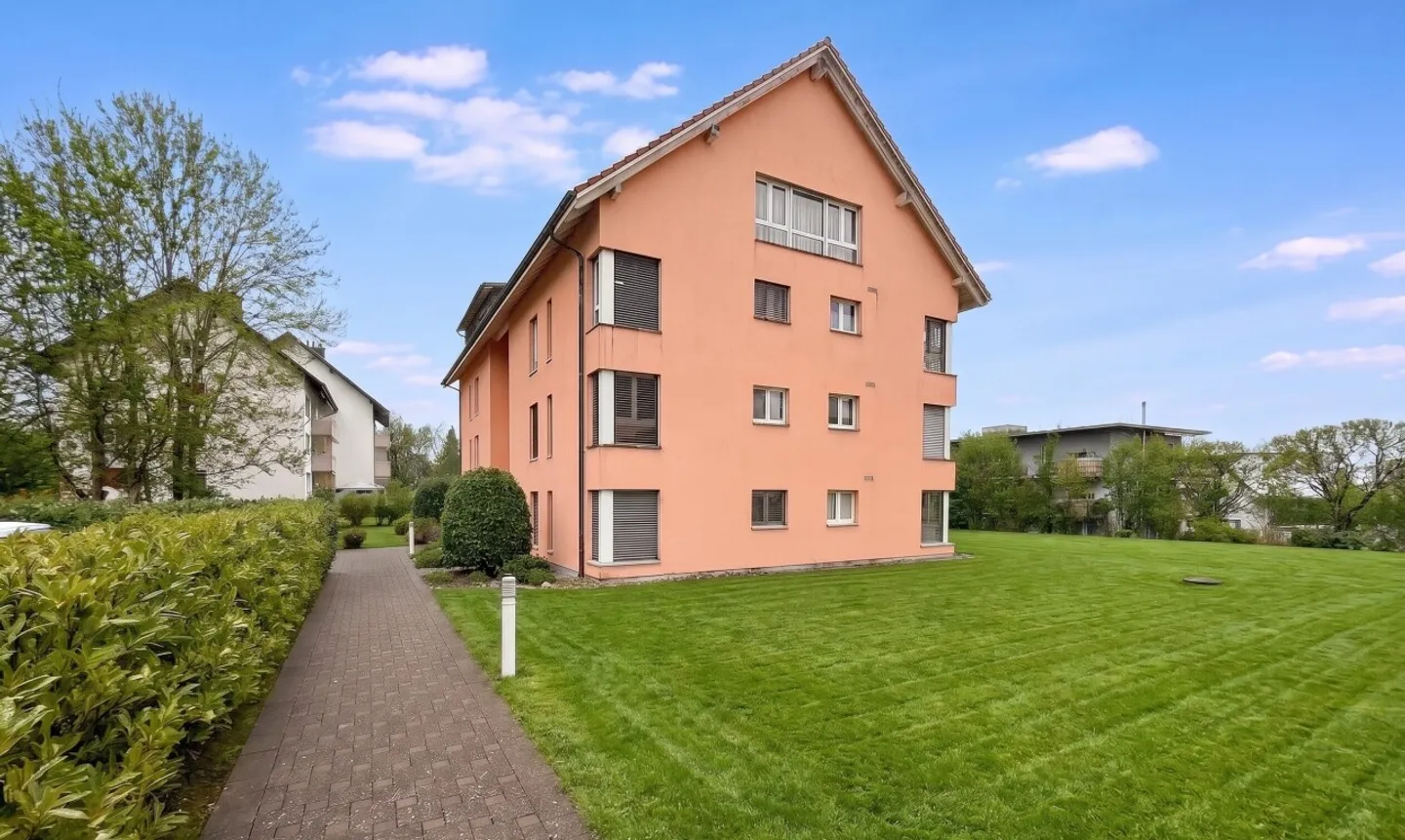 Appartement de jardin spacieux et bien entretenu dans un endroit calme - Photo 2 sur 11
