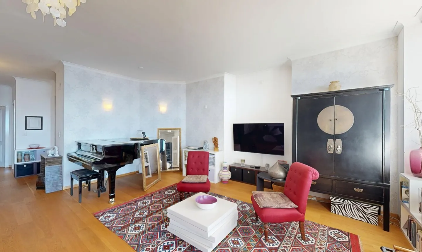 Heartfelt apartment with garden and panoramic view of the lake - Photo 10 of 11