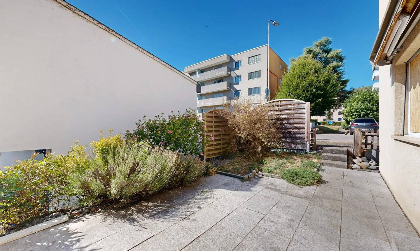 Accogliente appartamento con giardino, garage e due posti auto esterni - Foto 10 di 11