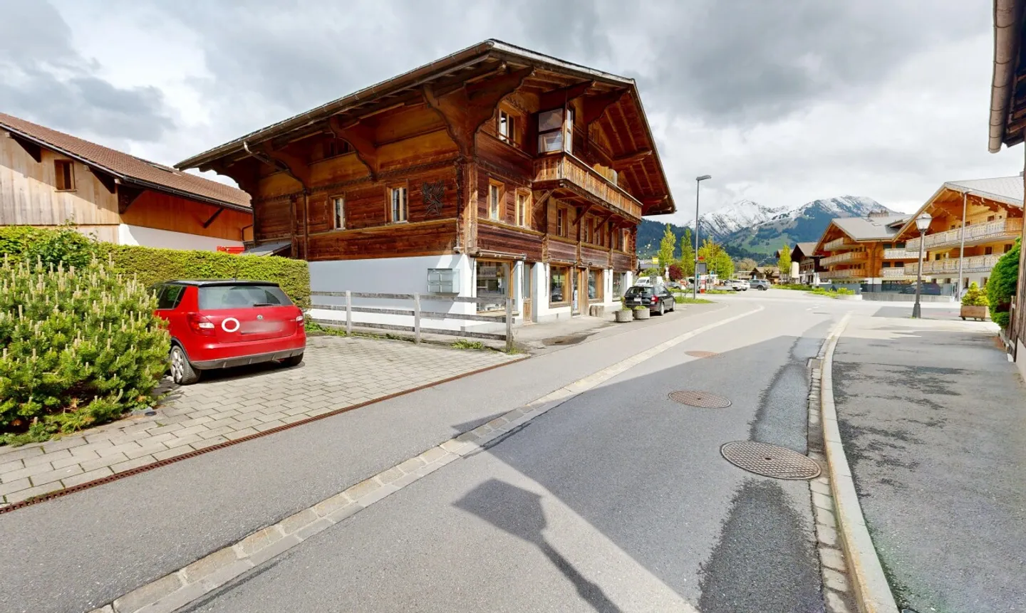 Esclusivo: Grande Chalet per Uso Misto all'Ingresso del Villaggio - Foto 2 di 11