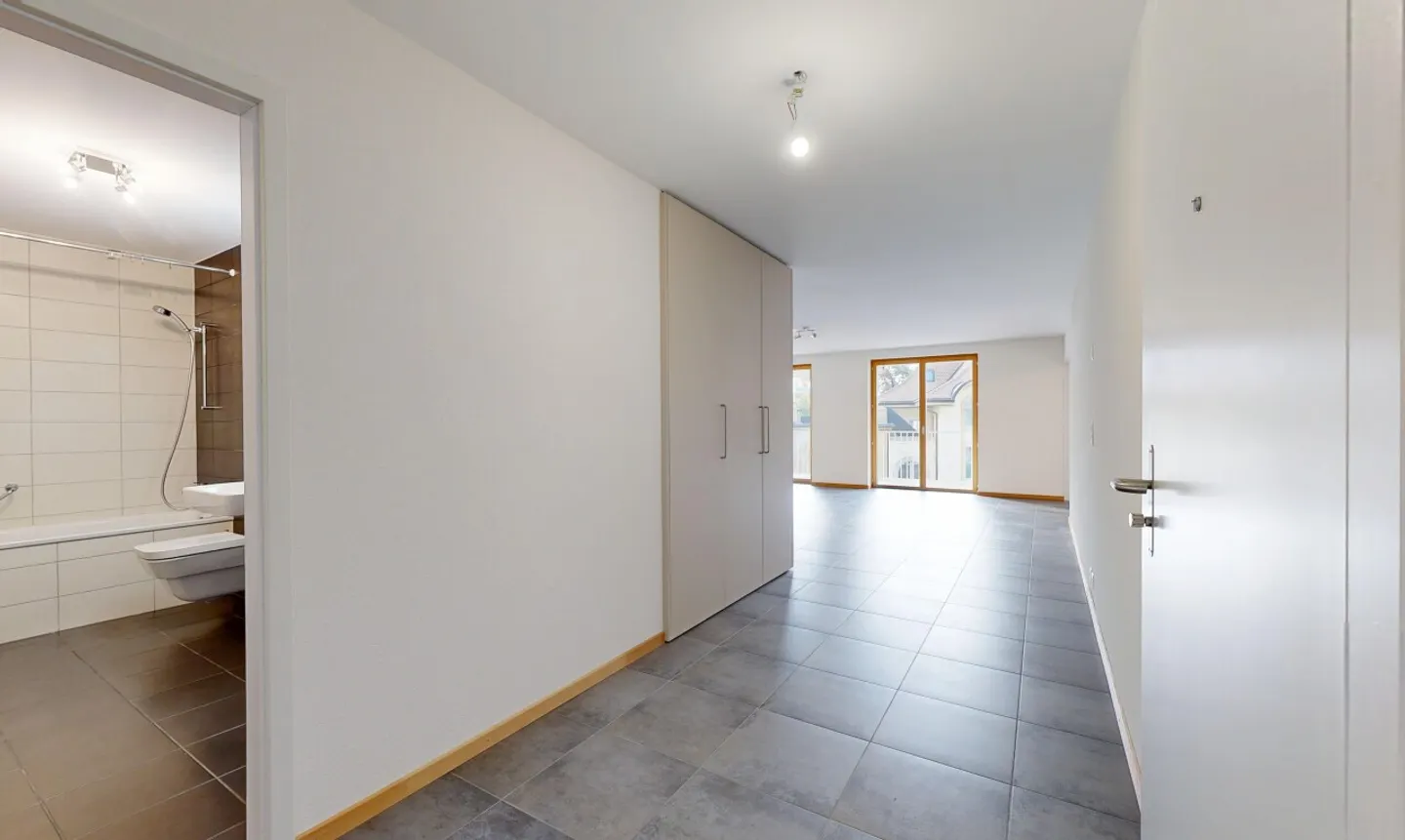 Elegant 3.5 rooms with large balcony and nursery in the building - Photo 5 of 11