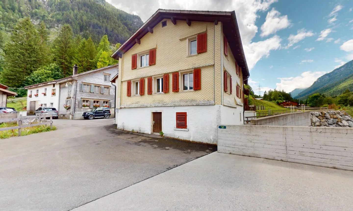 Haus mit Stall und 661 m² Grundstück in idyllischer Lage in Vättis SG - Foto 1 di 11