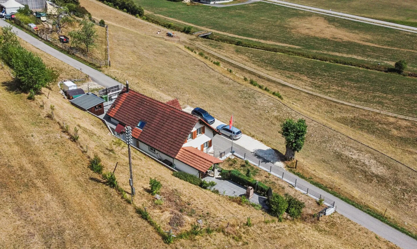 Einfamilienhaus mit viel Platz, Umschwung und freier Aussicht - Photo 7 of 11