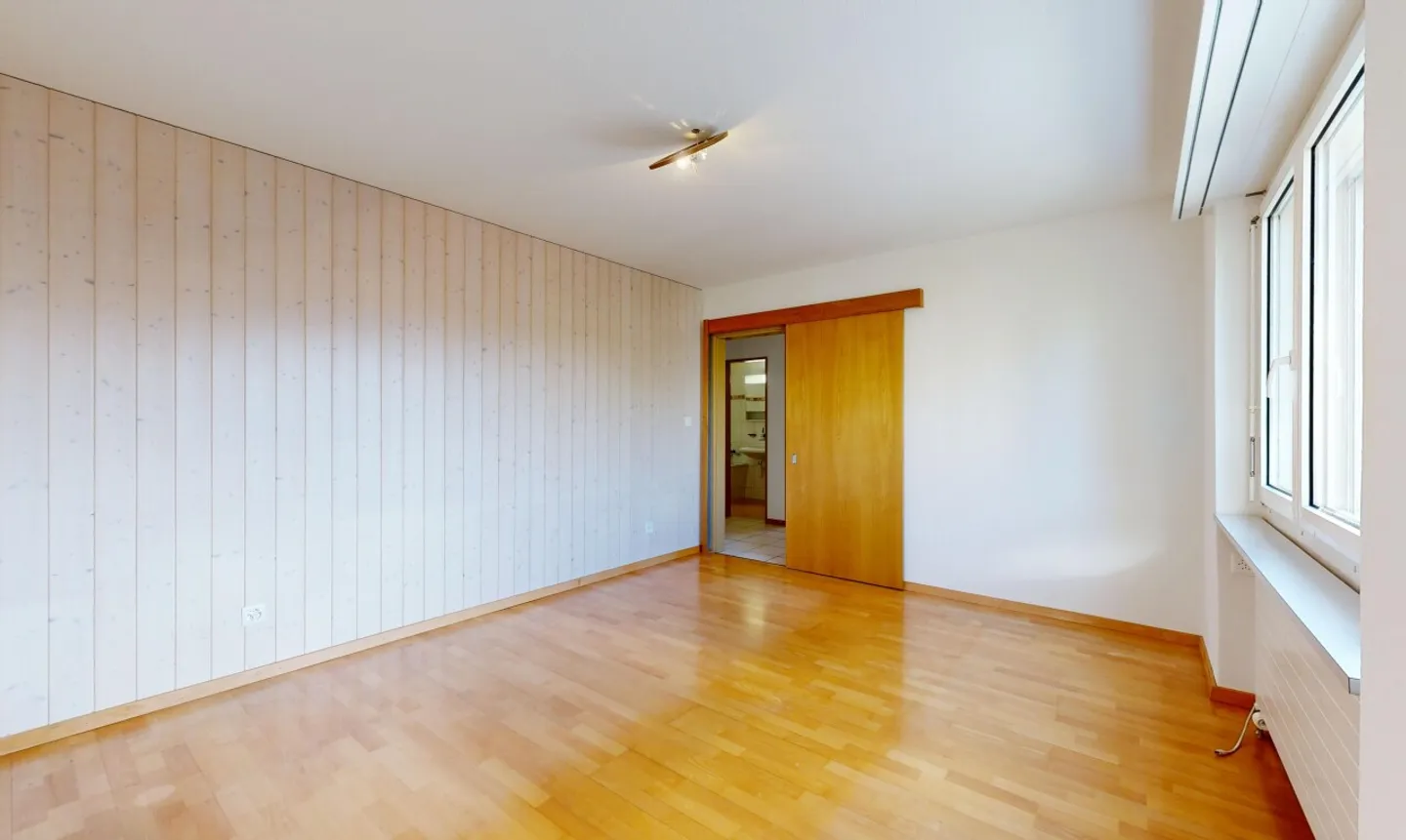 Bright 3.5-room apartment in Schwerzenbach ZH with comfort and charm - Photo 8 of 11