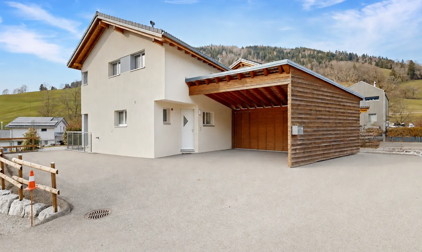 La tua villa indipendente con giardino a La Roche - Foto 1 di 11