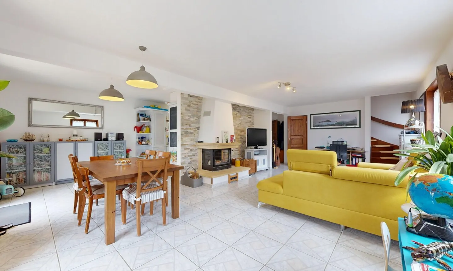 Bright family house with garden - Photo 3 of 13