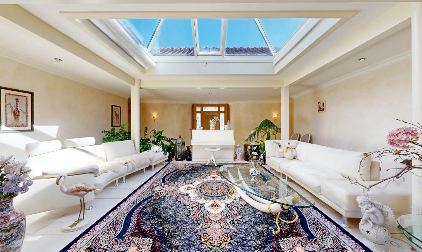 Exceptional villa with panoramic view of the lake - Photo 7 of 11