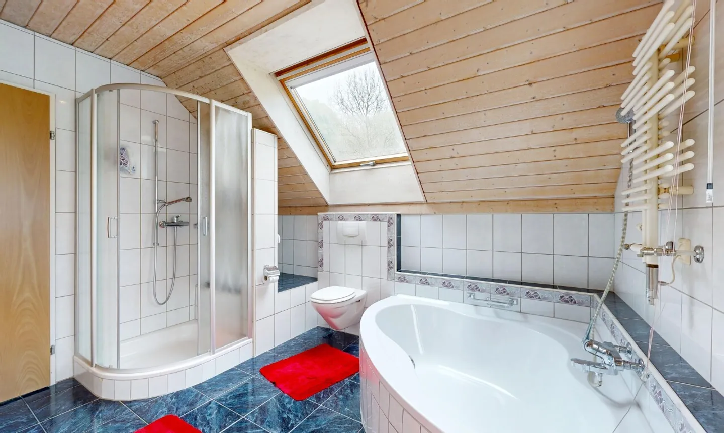 Stylish 6.5-room house in elevated location with panoramic view - Photo 10 of 11