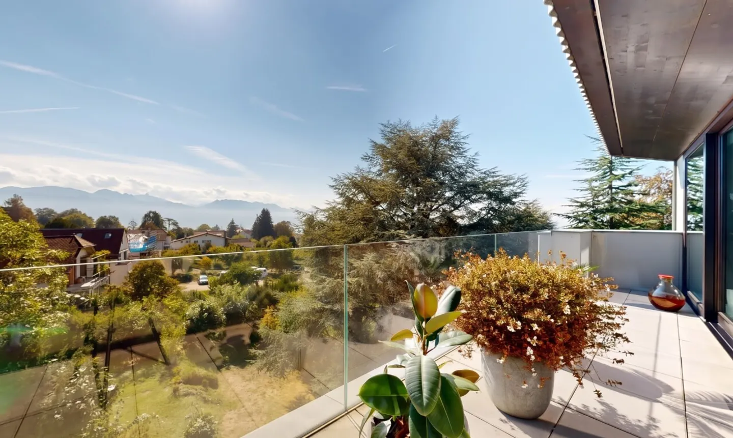 Magnificent penthouse apartment in absolute calm in Chailly - Photo 1 of 11