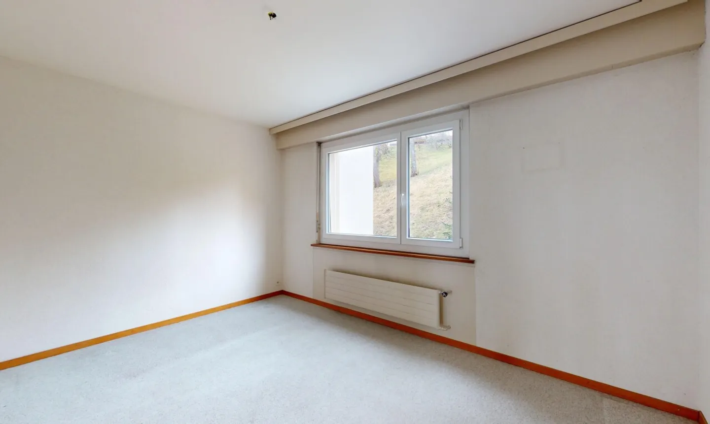 Bright 4-room apartment in the heights of the city with balcony + garage - Photo 10 of 13