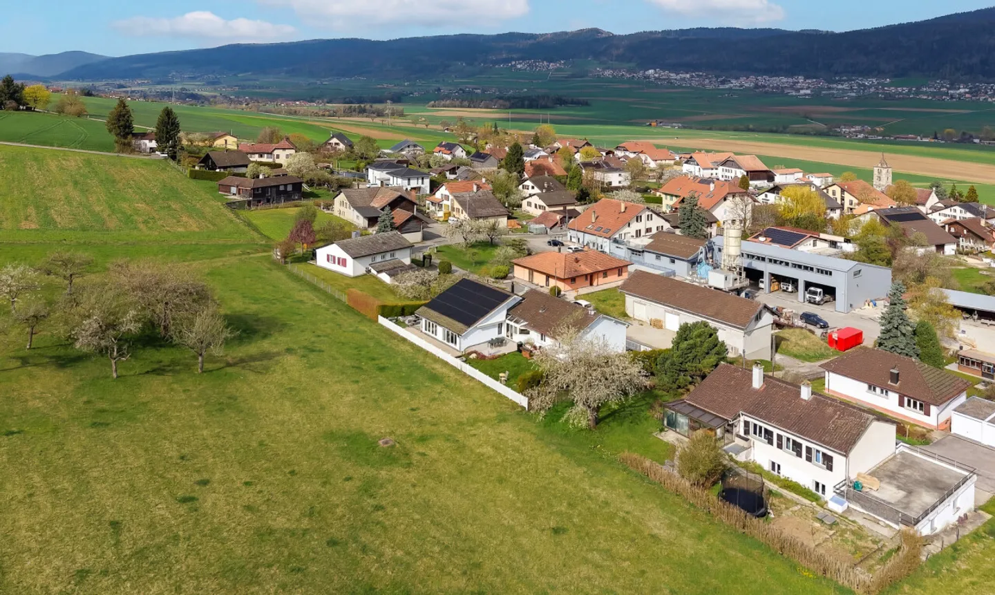 Stunning Villa with Forest View - Photo 9 of 11