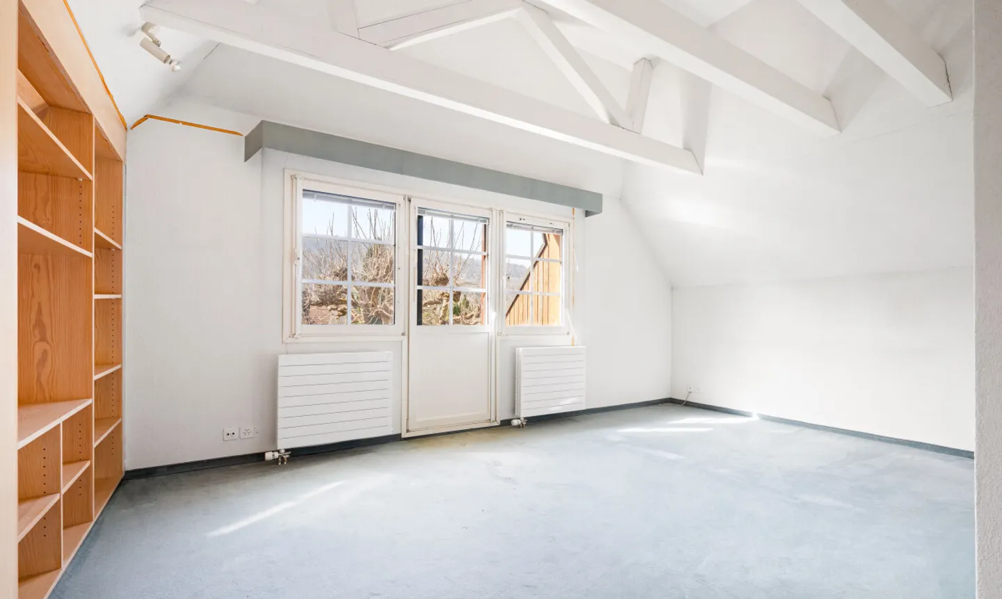 Freistehendes 6-Zimmer Einfamilienhaus mit grossem Garten - Foto 8 von 11