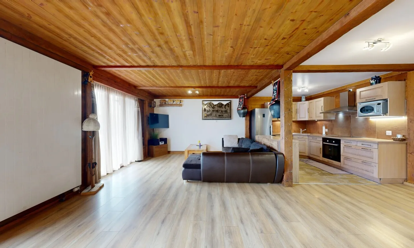 Spazioso appartamento con giardino privato vicino alle piste - Foto 2 di 11