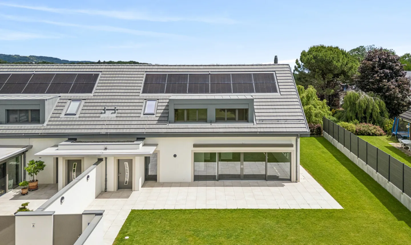 New semi-detached house with garden, beautiful volumes and careful finishes - Photo 1 of 11