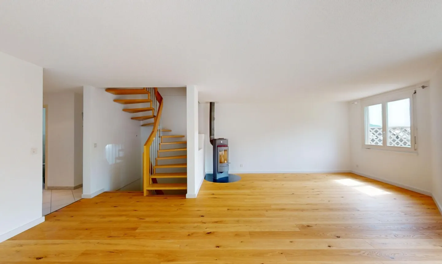 Casa a schiera attraente di 6,5 stanze - Foto 2 di 11