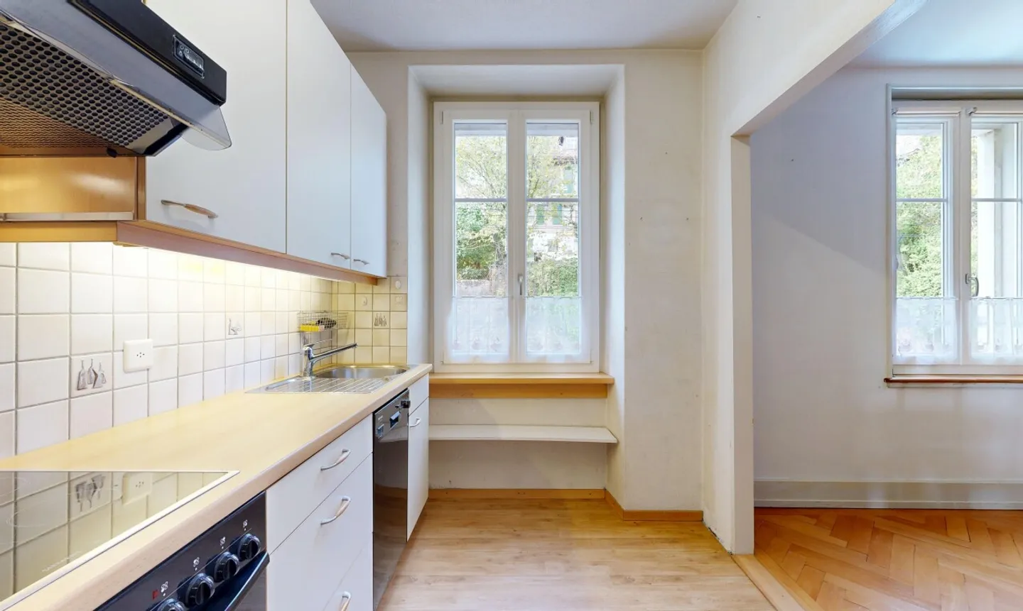Spacious 2.5 rooms with large garage - Photo 5 of 11