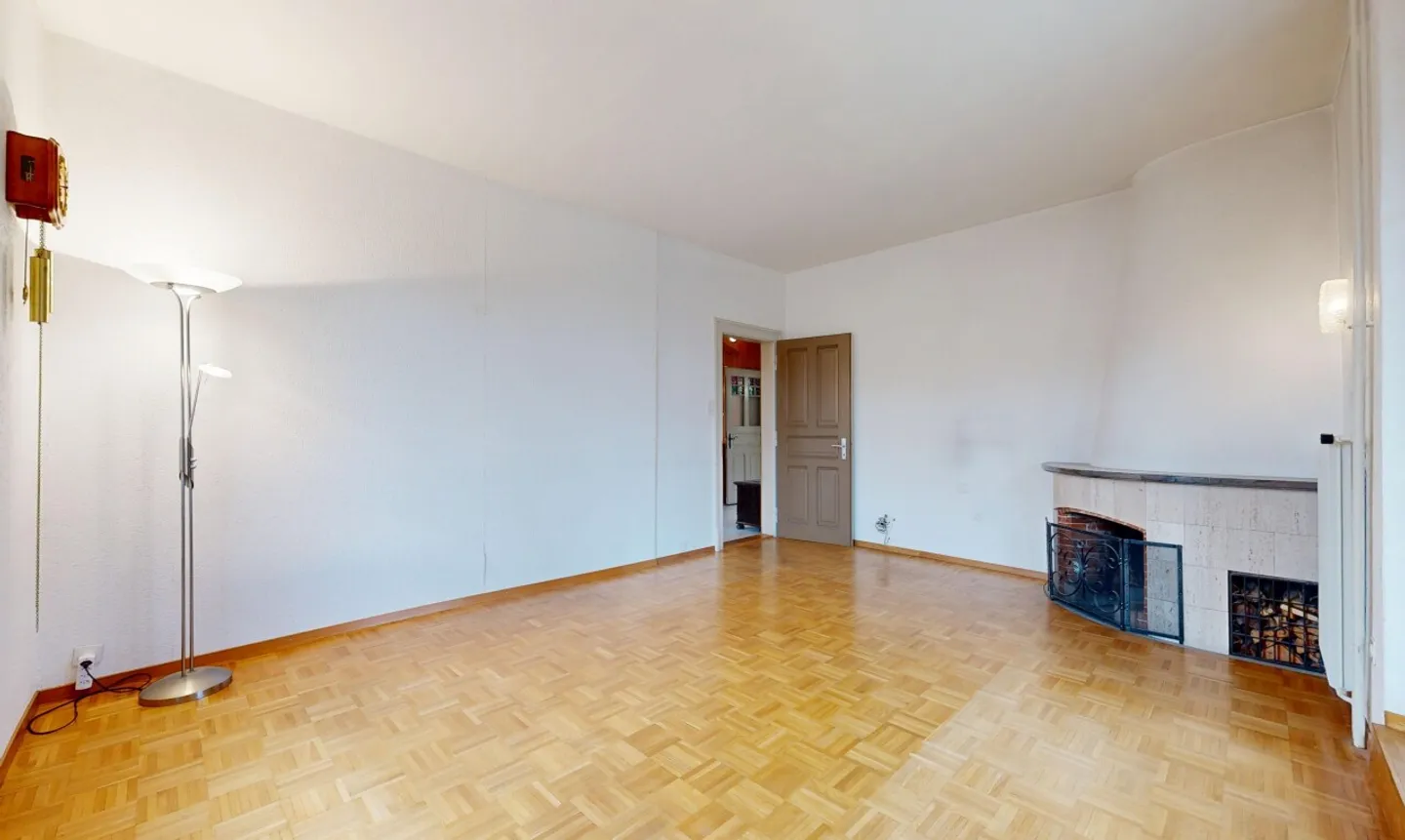 Ampia casa bifamiliare con carattere e potenziale - Foto 5 di 11