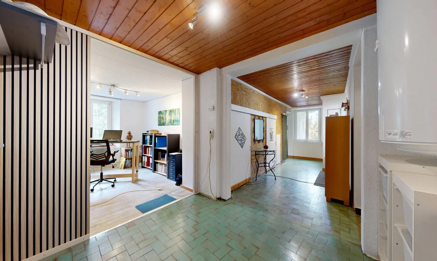 180m² Villa in Locle: Great Potential and Stunning Nature View - Photo 9 of 11