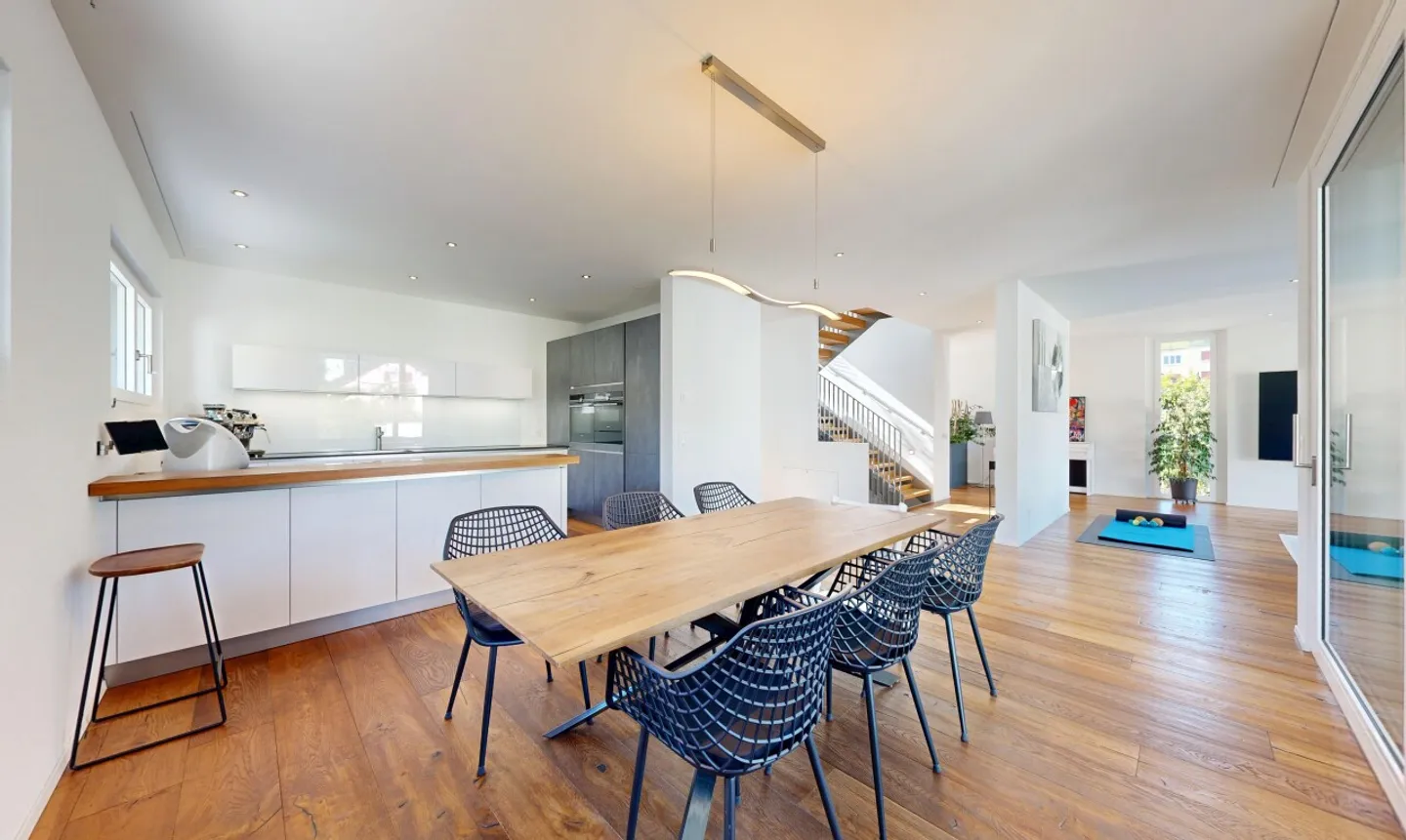 Modernes freistehendes Einfamilienhaus mit grossem Garten in Dietikon - Foto 7 von 11