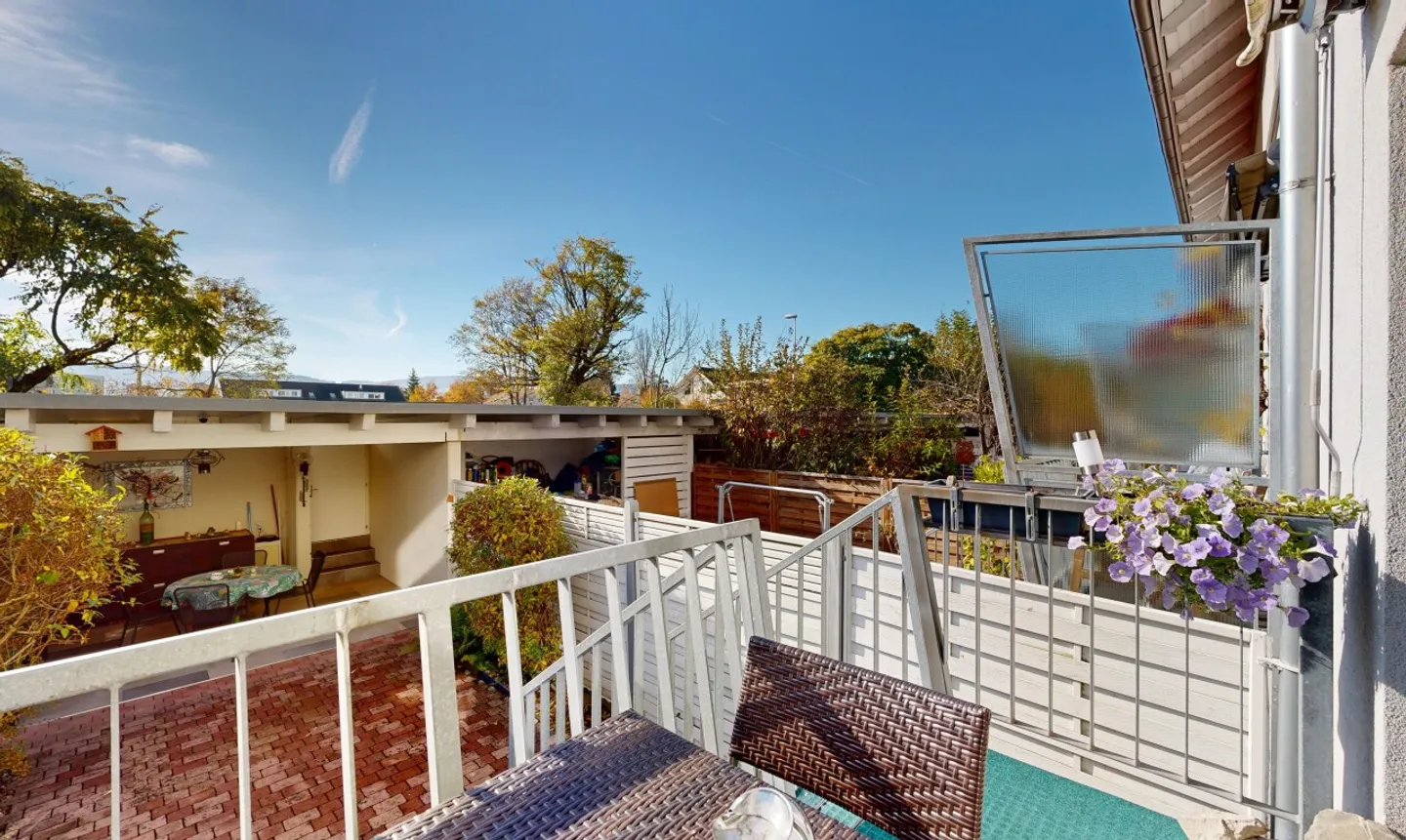 Casa a schiera spaziosa con galleria e materiali eleganti - Foto 5 di 11