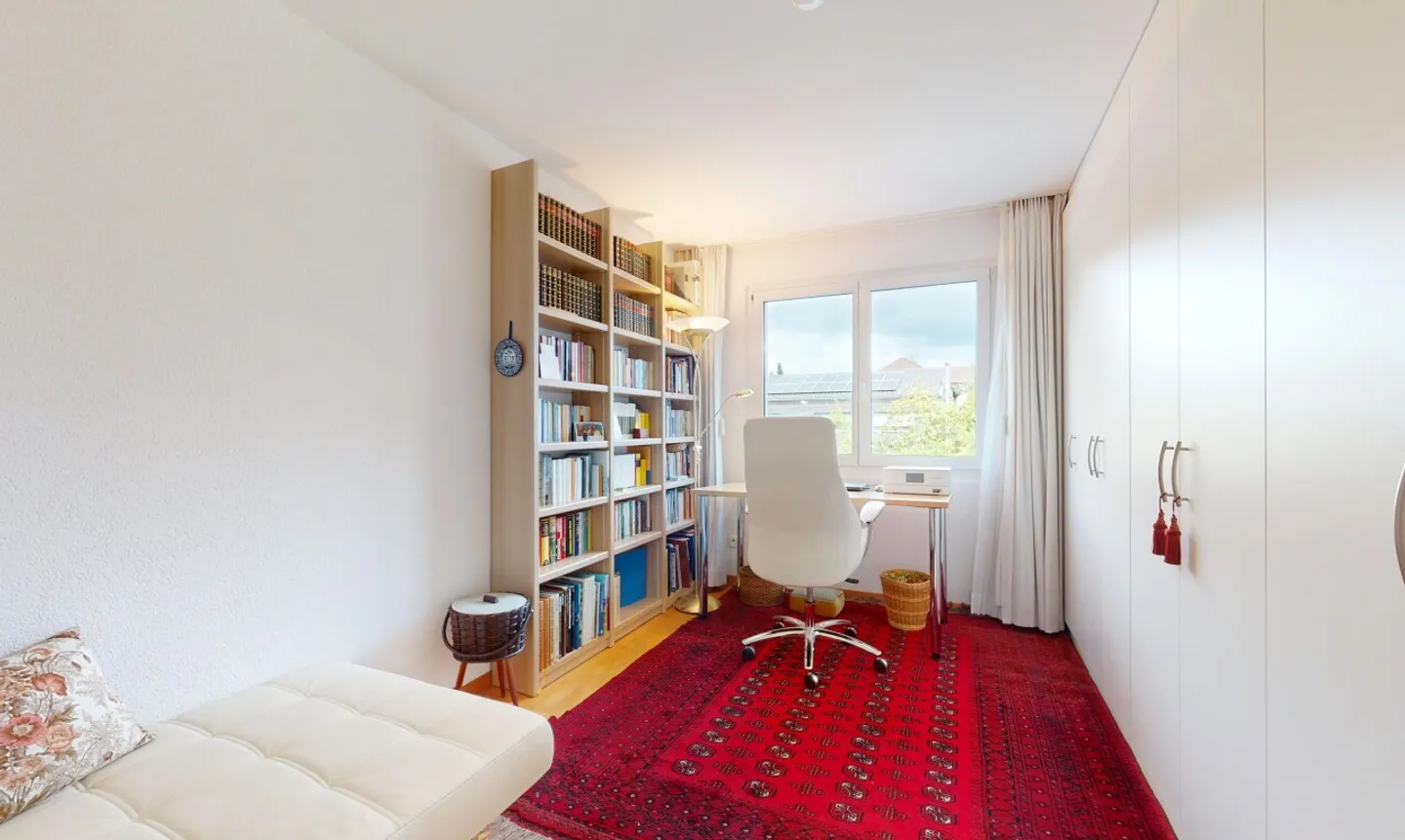 Ampio appartamento di 4,5 locali con loggia in posizione centrale e tranquilla - Foto 5 di 11