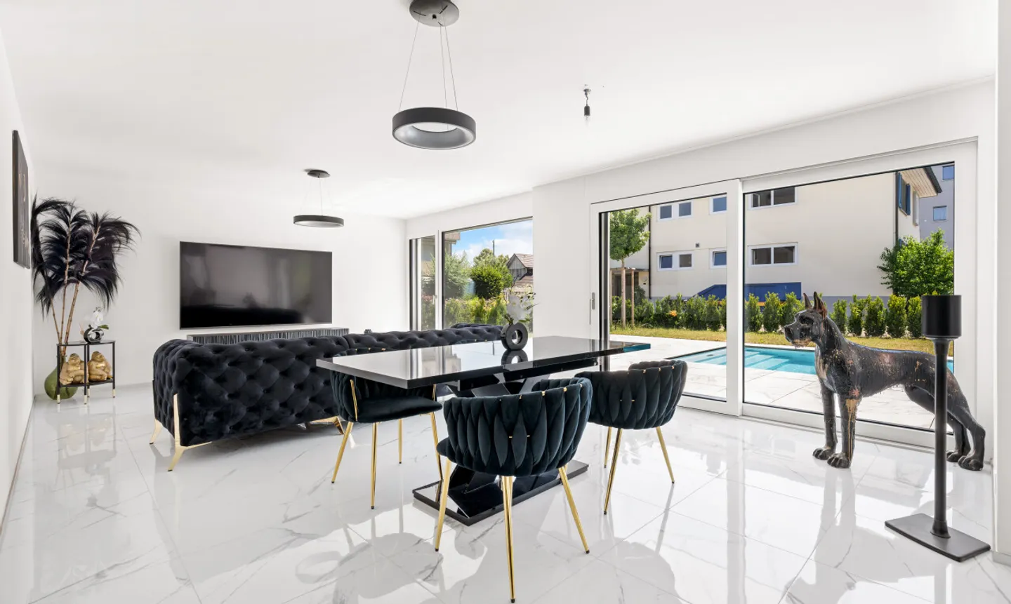 Luxurious 7.5 Room House with Outdoor Pool - Exclusive Living in Suhr - Photo 2 of 11