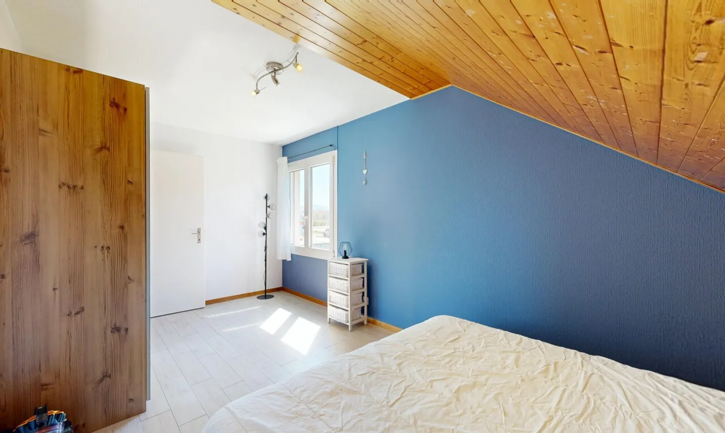 Comfort and Space: 5.5-Room Semi-Detached House with Garden in Gland - Photo 10 of 11