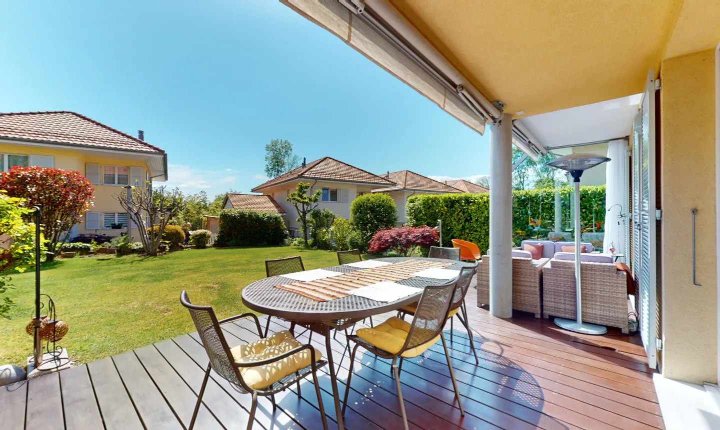 Peaceful neighborhood located on the edge of a forest - Photo 2 of 13