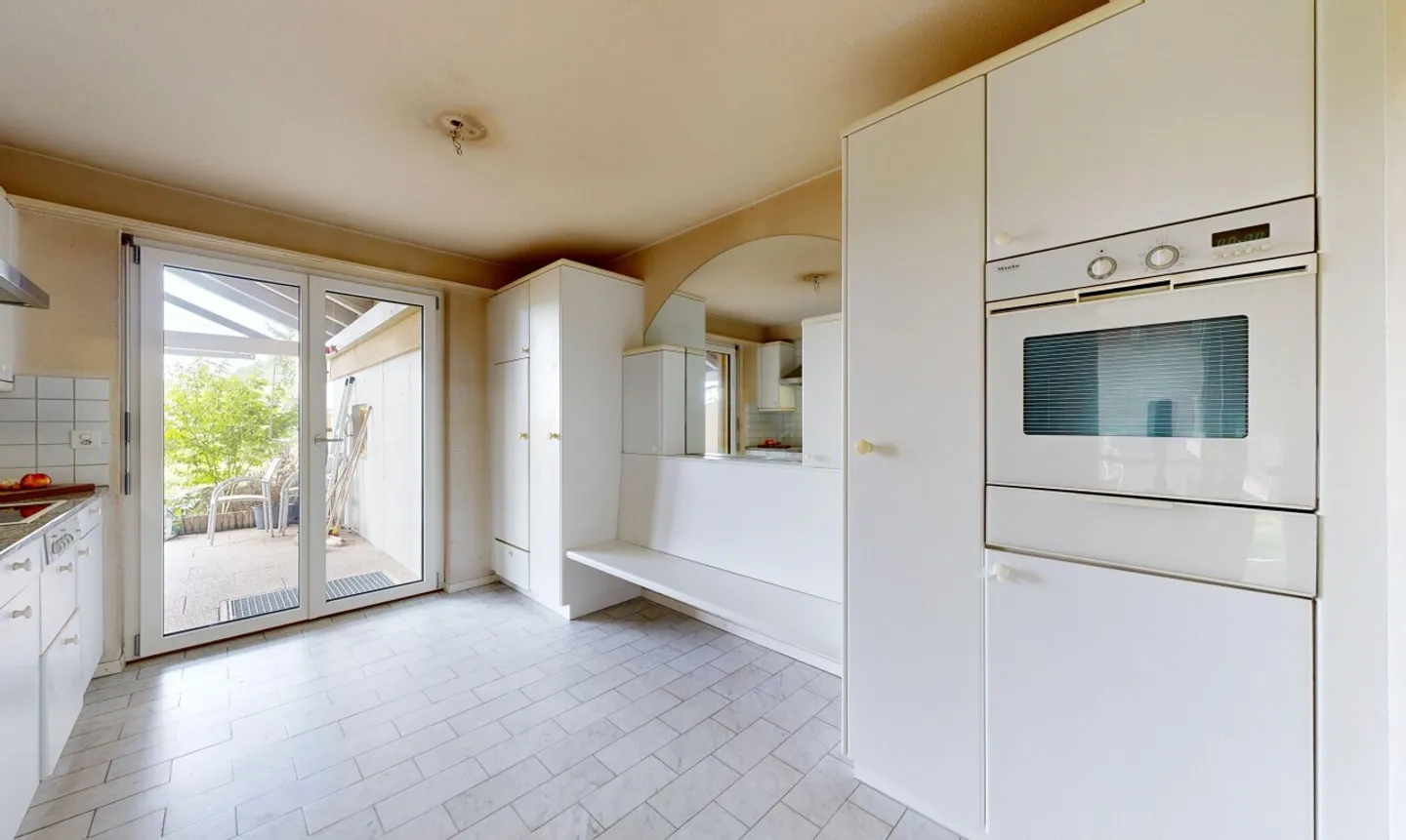 Casa unifamiliare di 7 stanze in posizione tranquilla con giardino e vista panoramica - Foto 9 di 11