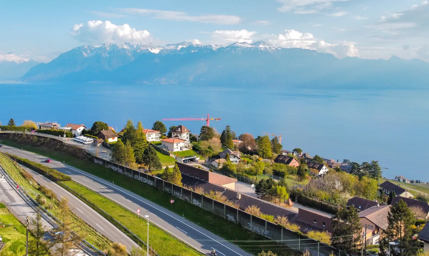 Terreno edificabile con vista panoramica sul lago e sulle Alpi - Foto 9 di 13