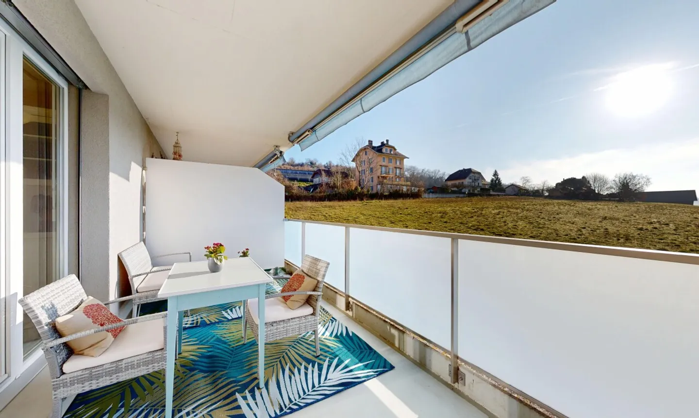 Appartamento attraversante 3.5p, luminoso con balcone e vista sulle Alpi - Foto 4 di 11