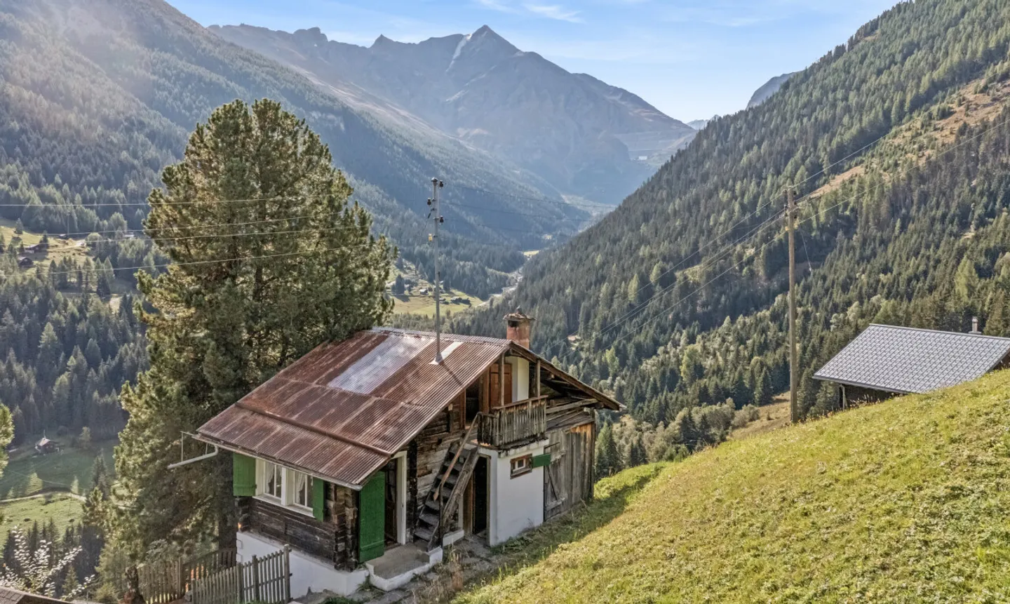 Characterful Mayen with large plot in Hérémence. - Photo 4 of 11