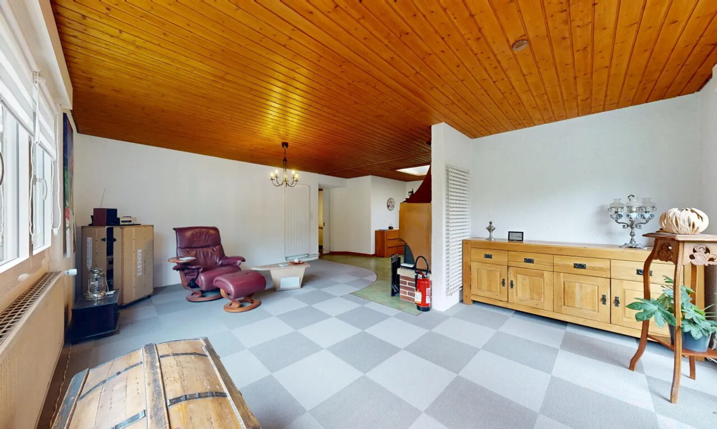 180m² Villa in Locle: Great Potential and Stunning Nature View - Photo 7 of 11